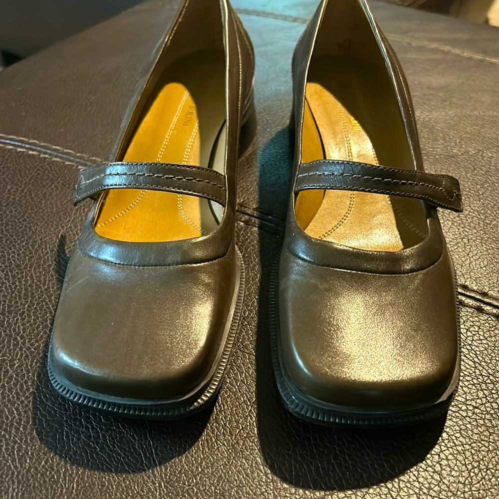 Hunter Green Leather flats like new.